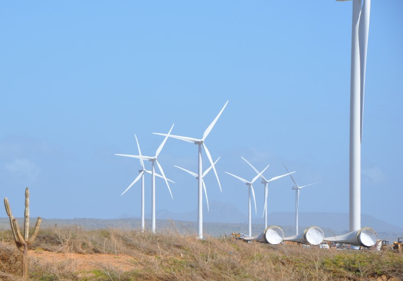 Windturbine aangesloten op elektriciteitsnet